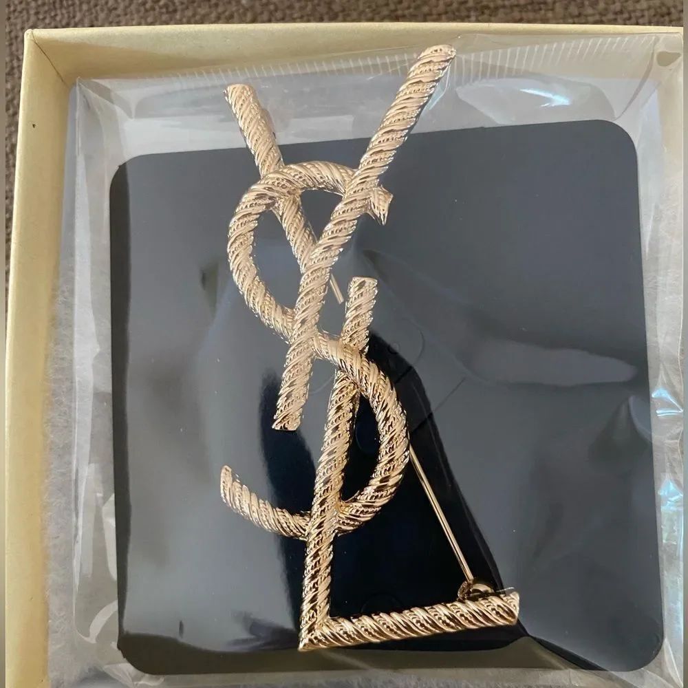 Classic Brooch - Picture 7 of 7